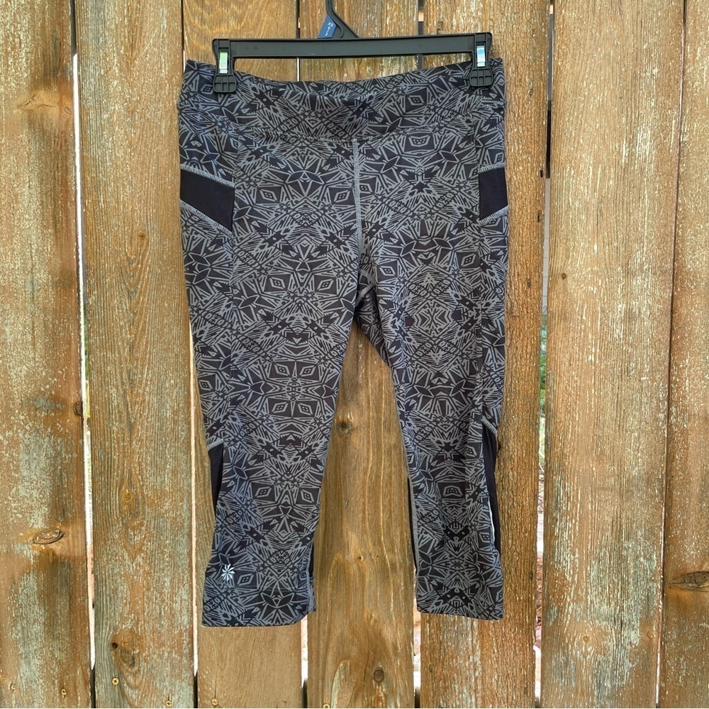 ATHLETA Women’s Black Gray Geometric Capri Leggings Size Small